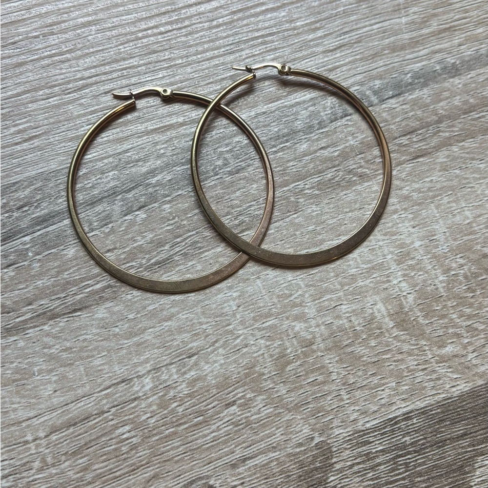Chic Gold Hoop Earrings